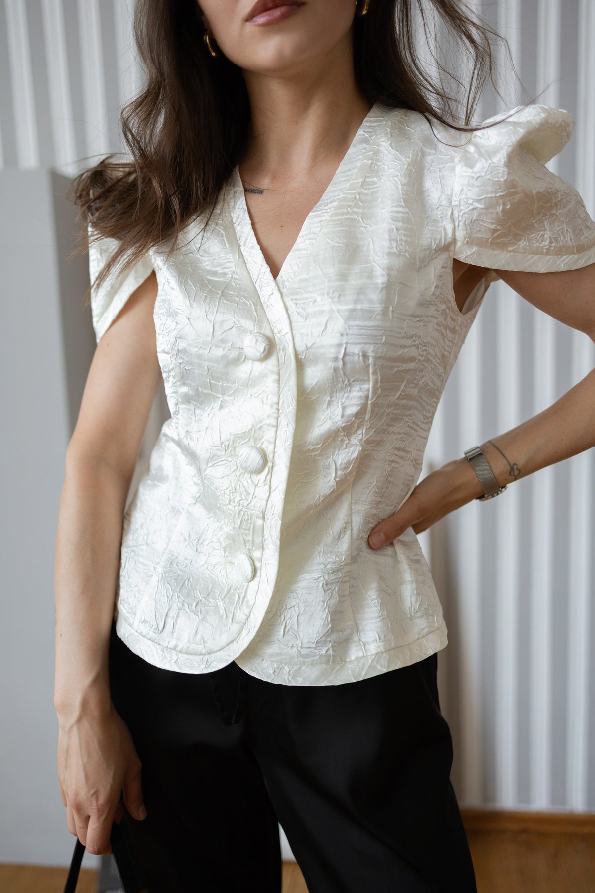 Crinkled silky top